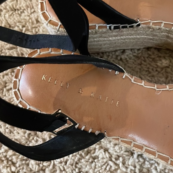 Kelly&Katie Black Platform Sandals - Picture 2 of 2